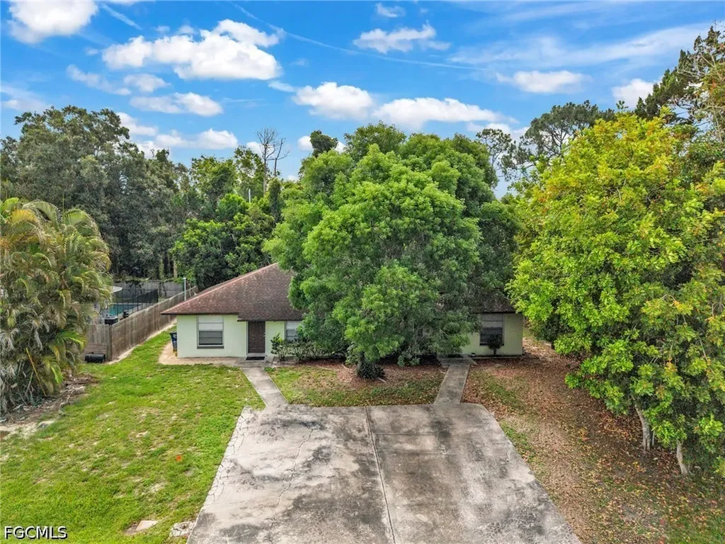 18617/18619 Bartow Boulevard Fort Myers FL 33967