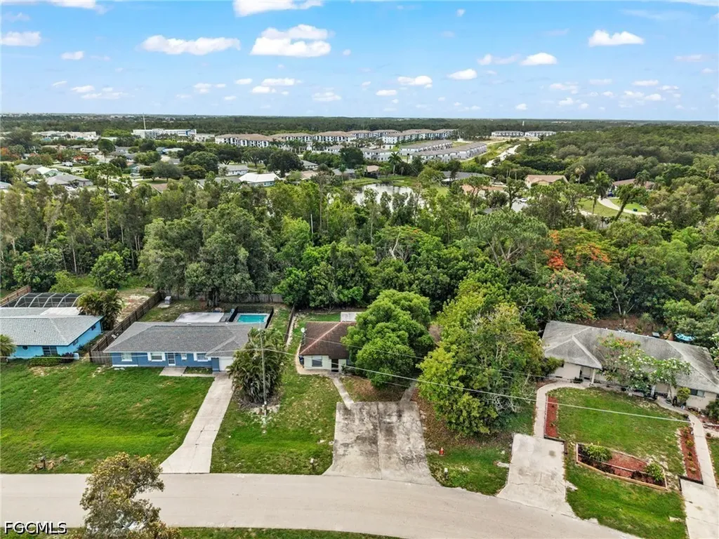 18617/18619 Bartow Boulevard Fort Myers FL 33967