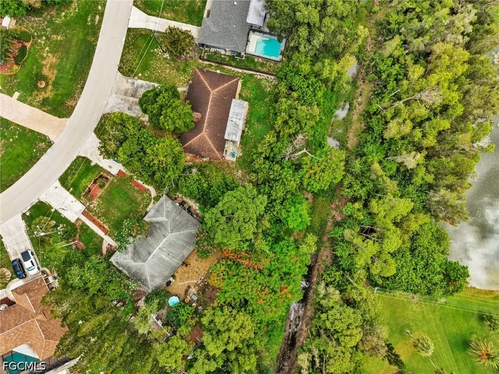 18617/18619 Bartow Boulevard Fort Myers FL 33967