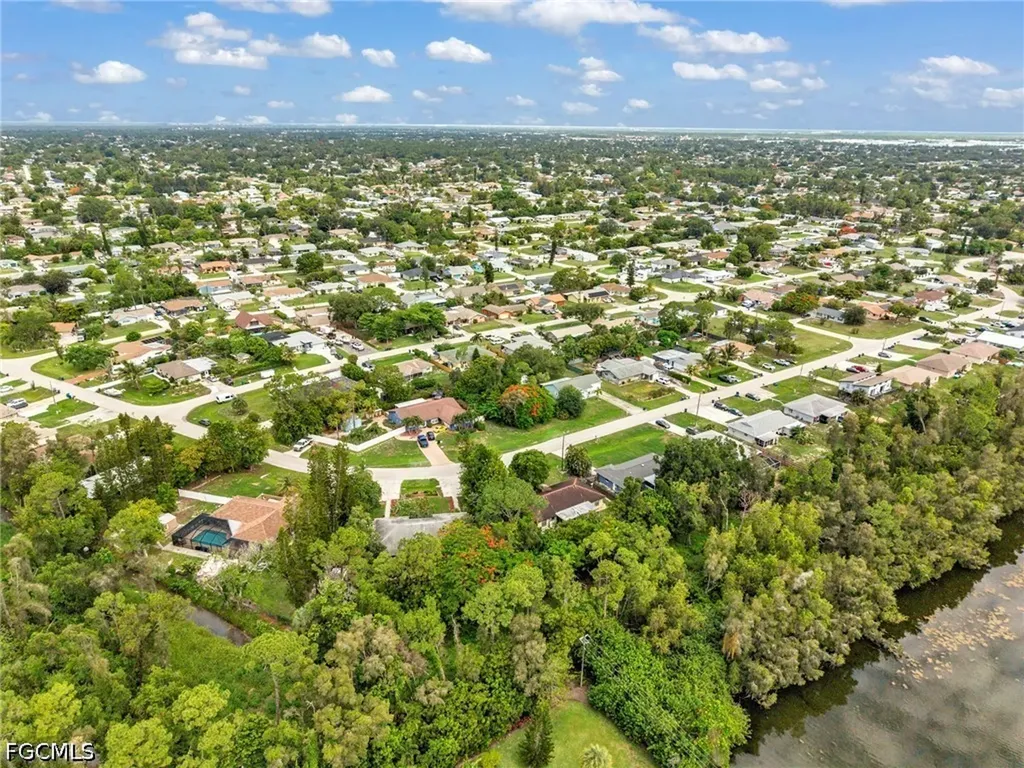 18617/18619 Bartow Boulevard Fort Myers FL 33967