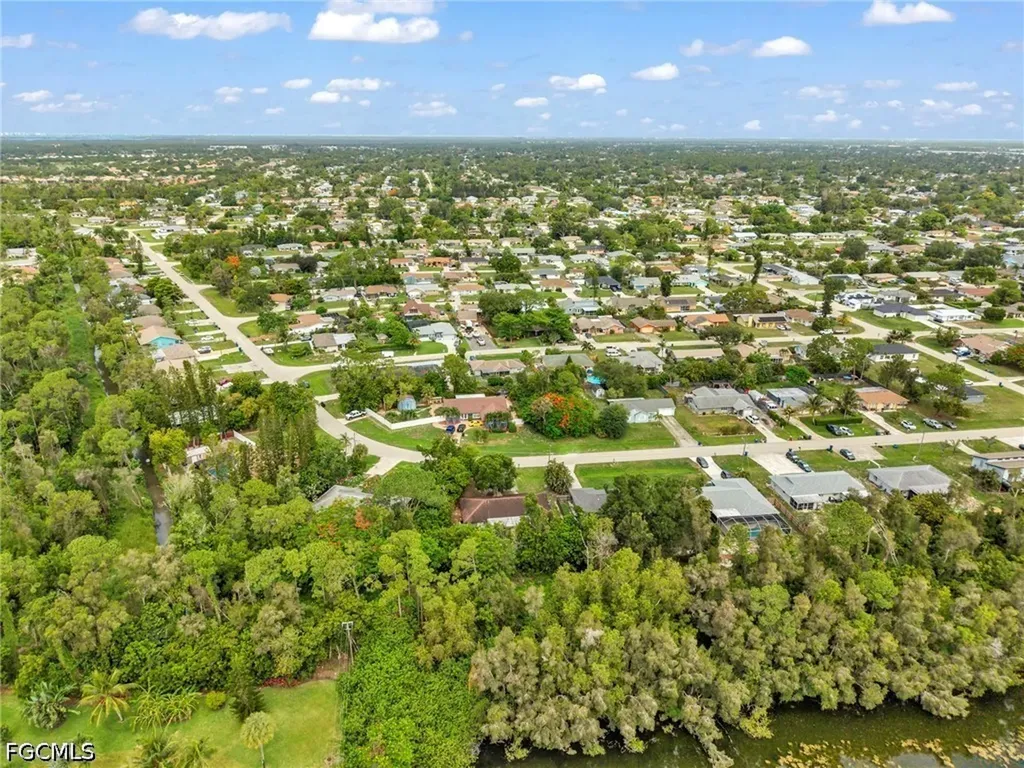 18617/18619 Bartow Boulevard Fort Myers FL 33967
