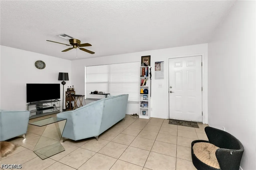 18617/18619 Bartow Boulevard Fort Myers FL 33967