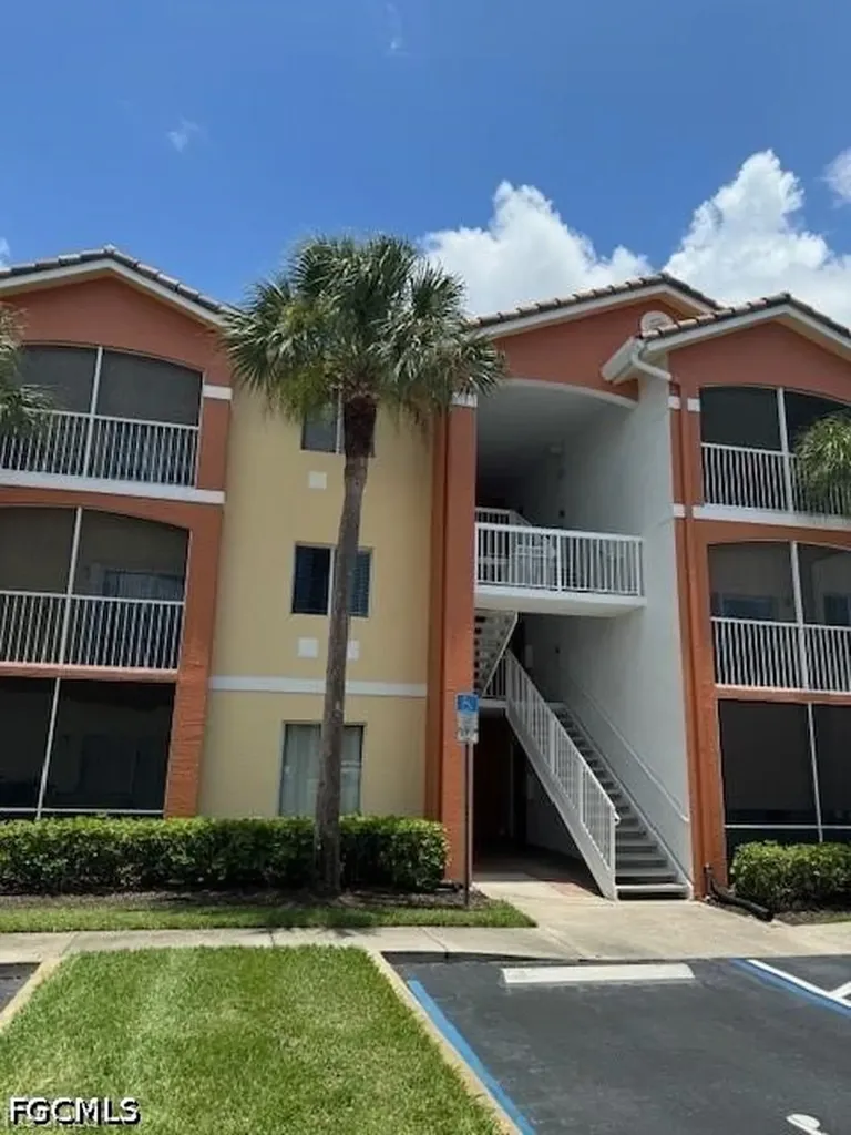6360 Aragon Way Fort Myers FL 33966