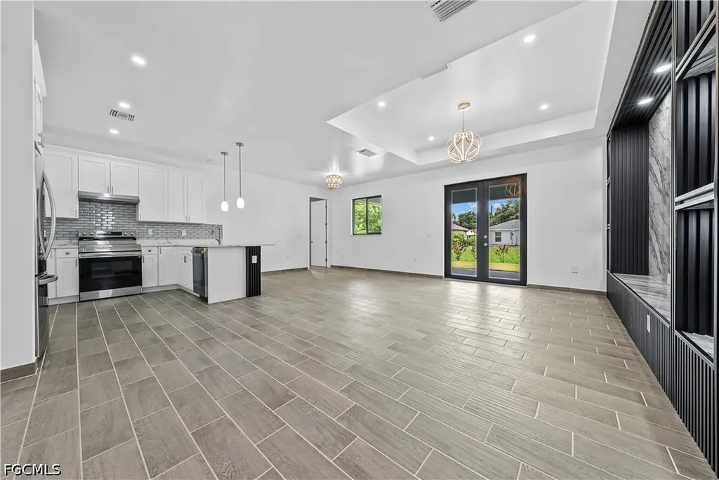 2911 10th Street SW Lehigh Acres FL 33976