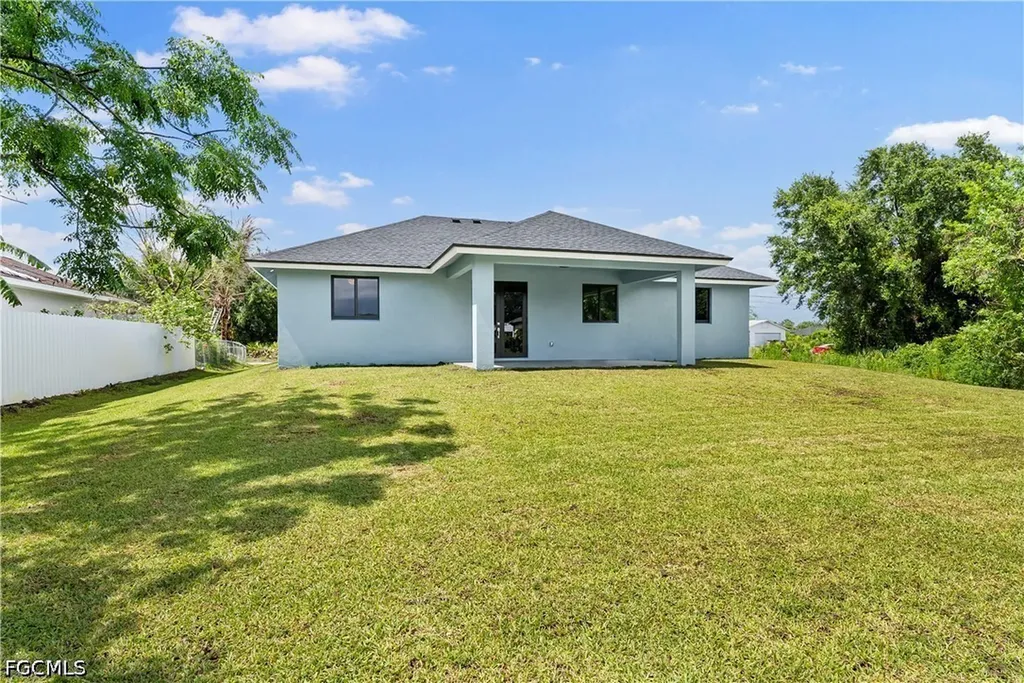 2911 10th Street SW Lehigh Acres FL 33976