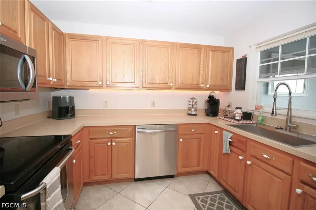 1330 SE 6th Avenue Cape Coral FL 33990