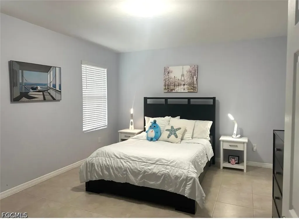 932 SW 7th Avenue Cape Coral FL 33991