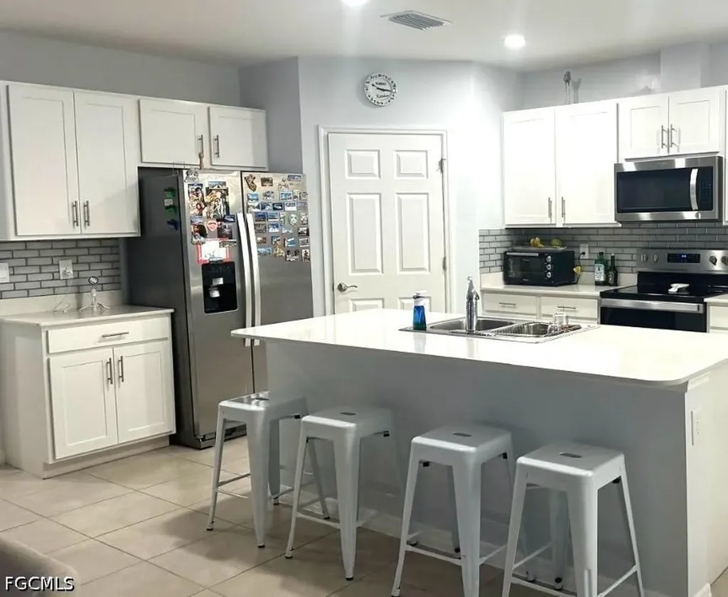 932 SW 7th Avenue Cape Coral FL 33991