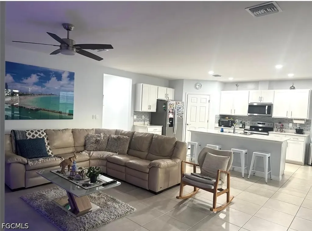 932 SW 7th Avenue Cape Coral FL 33991