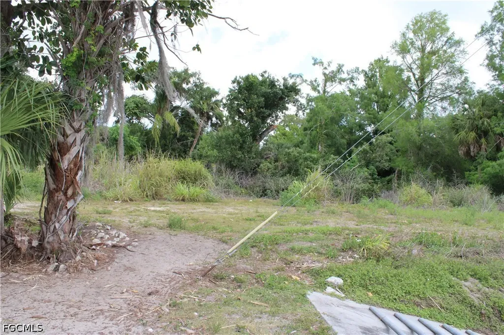 2643 Pine Island Road NE Cape Coral FL 33909