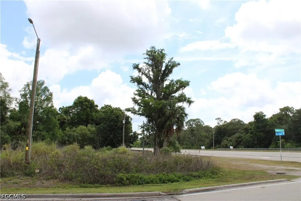 2643 Pine Island Road NE Cape Coral FL 33909