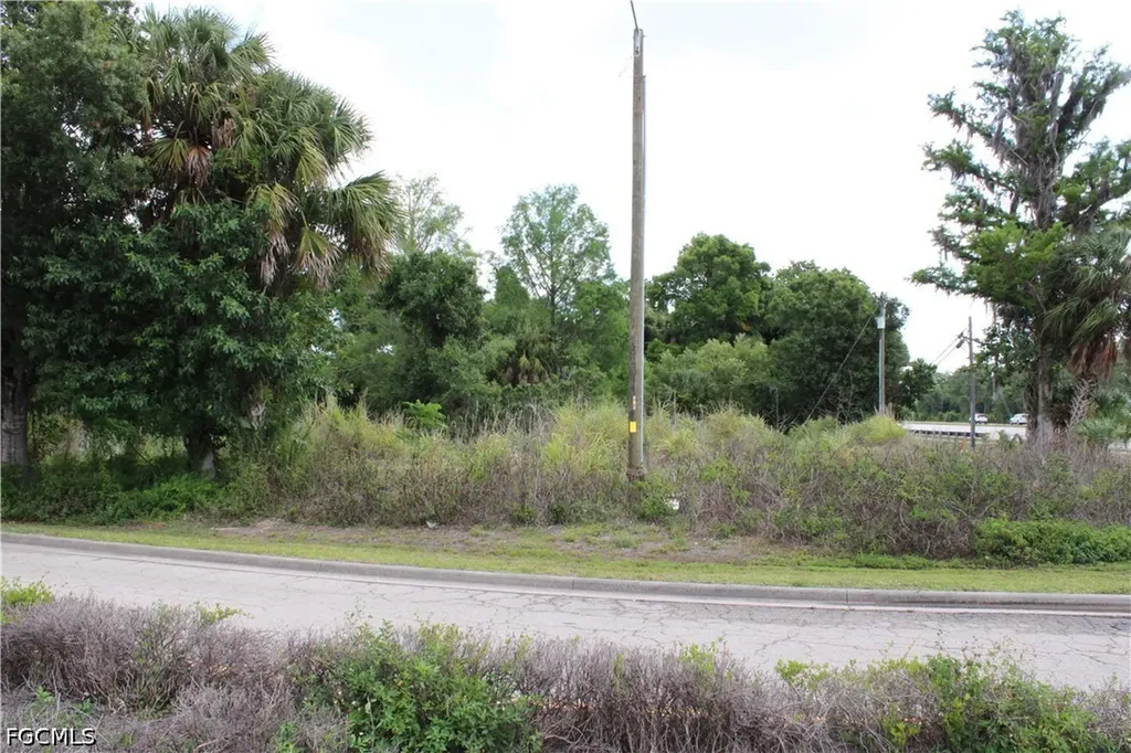 2643 Pine Island Road NE Cape Coral FL 33909