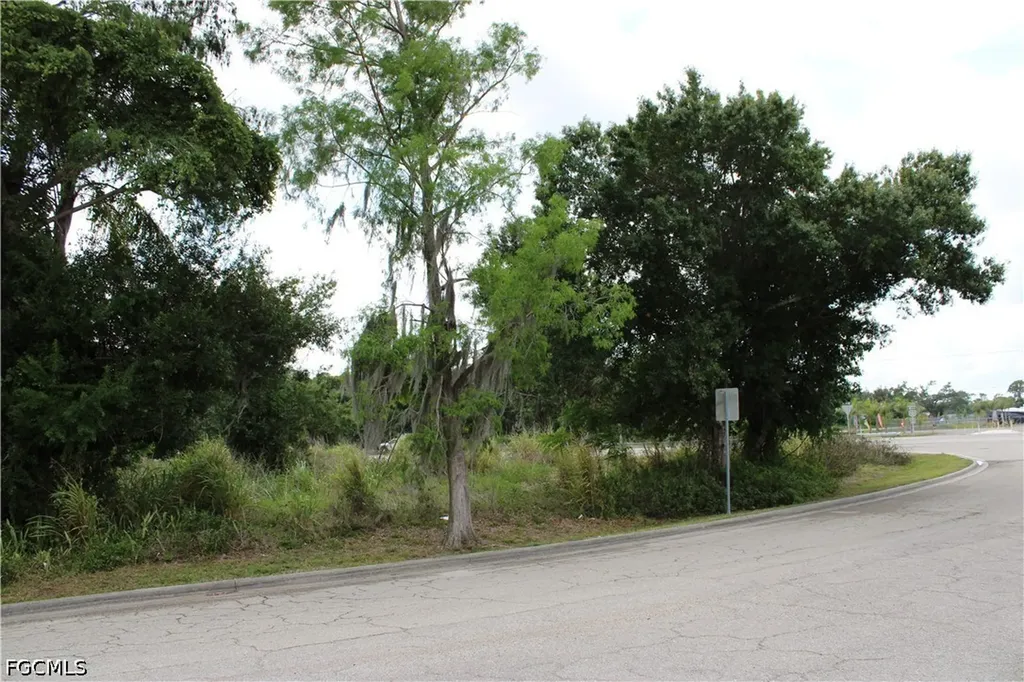 2643 Pine Island Road NE Cape Coral FL 33909