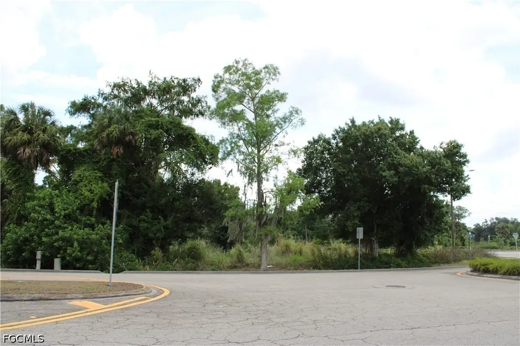 2643 Pine Island Road NE Cape Coral FL 33909