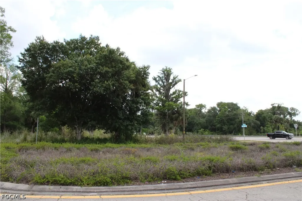 2643 Pine Island Road NE Cape Coral FL 33909