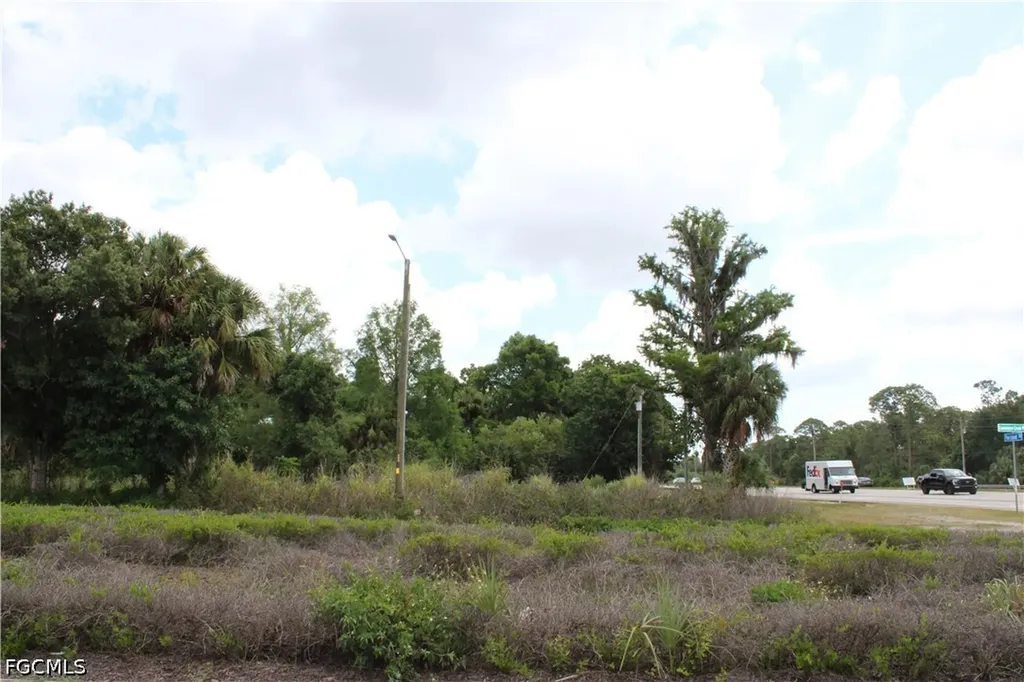 2643 Pine Island Road NE Cape Coral FL 33909