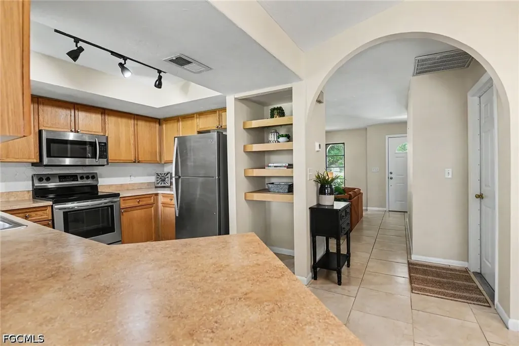610 Retunda Parkway W Cape Coral FL 33904