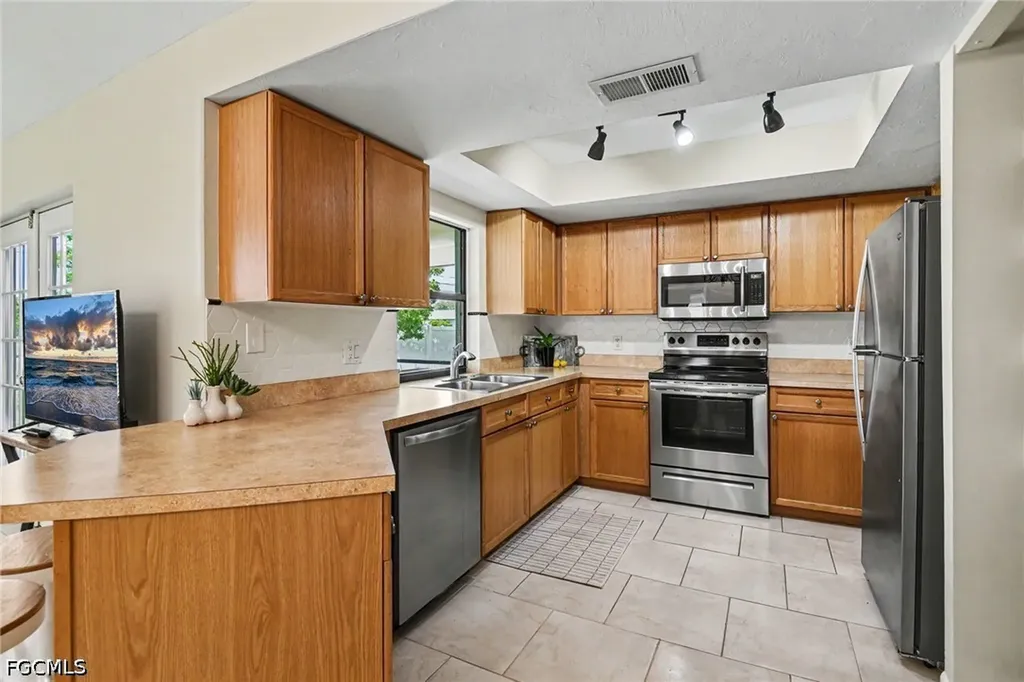610 Retunda Parkway W Cape Coral FL 33904