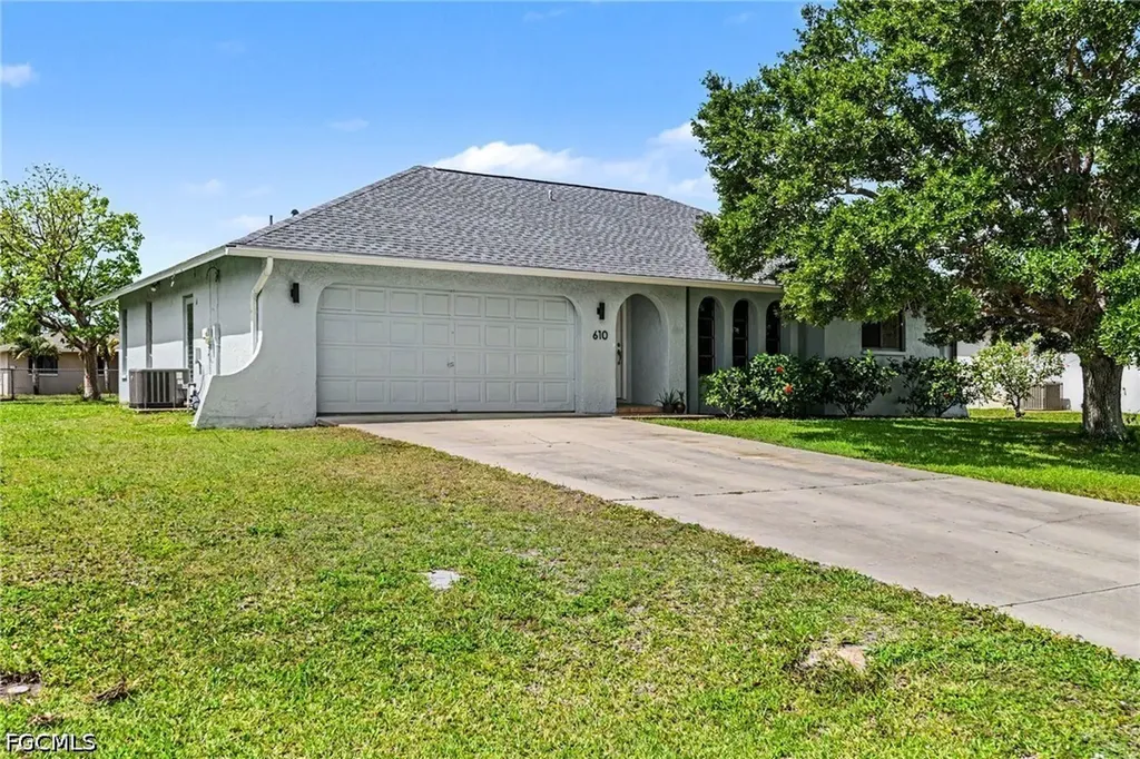 610 Retunda Parkway W Cape Coral FL 33904
