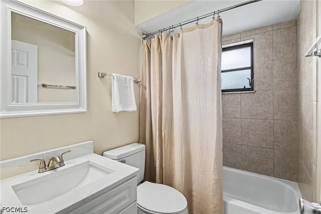 610 Retunda Parkway W Cape Coral FL 33904