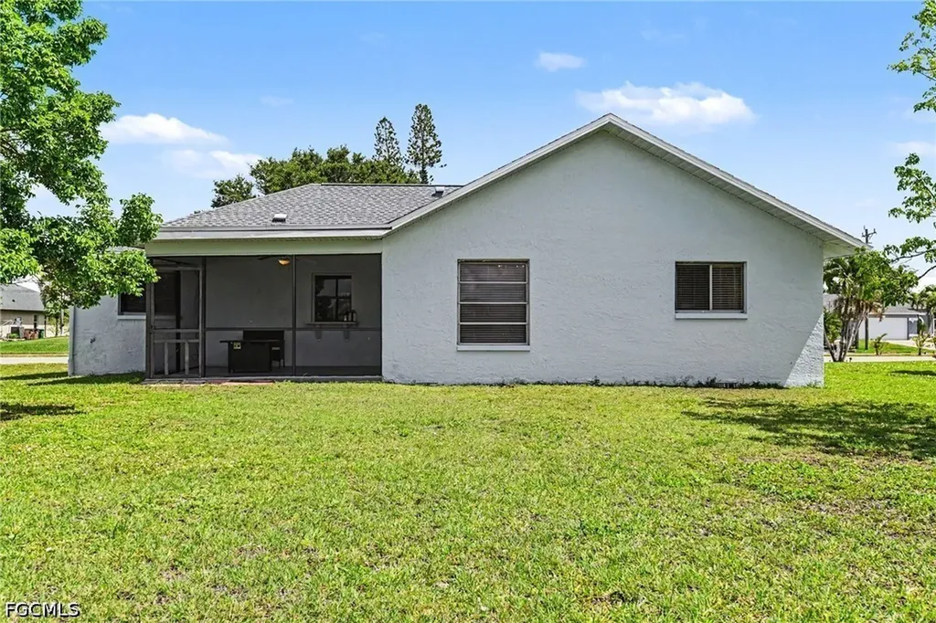 610 Retunda Parkway W Cape Coral FL 33904