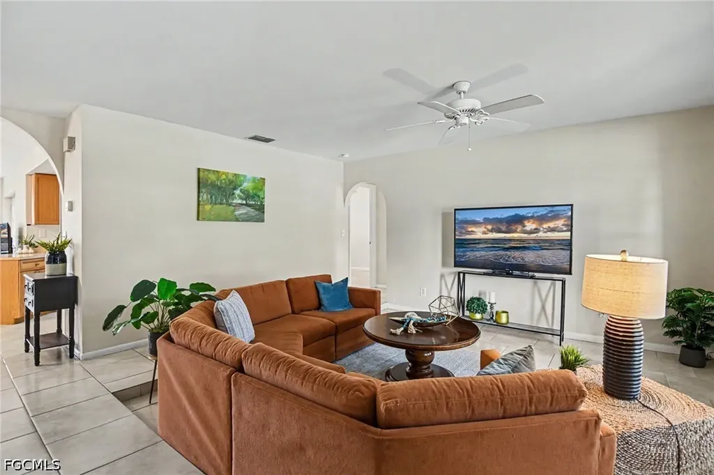 610 Retunda Parkway W Cape Coral FL 33904