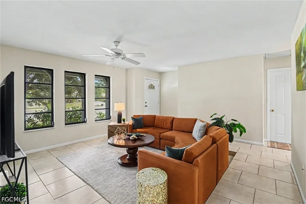 610 Retunda Parkway W Cape Coral FL 33904