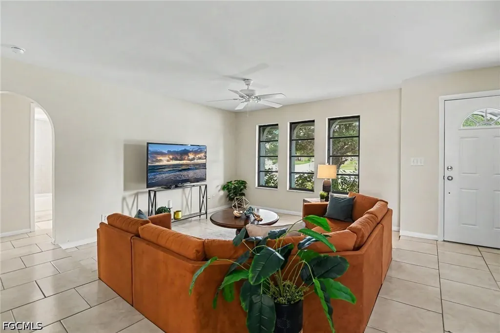 610 Retunda Parkway W Cape Coral FL 33904
