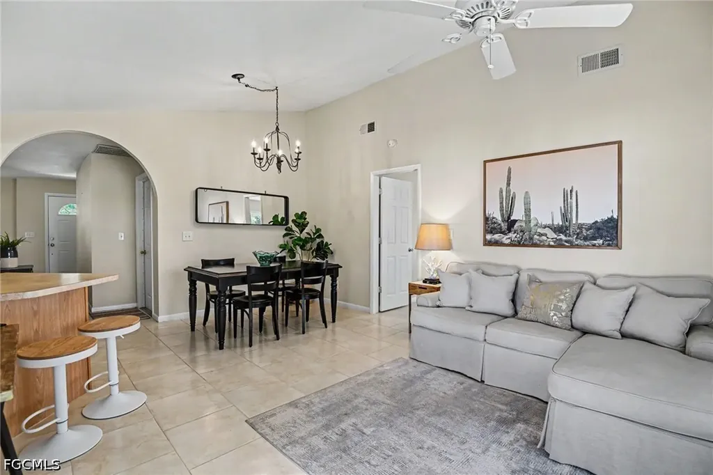 610 Retunda Parkway W Cape Coral FL 33904