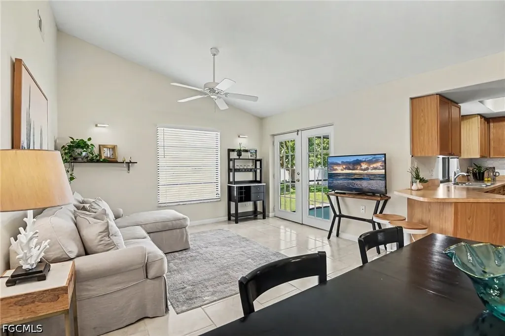 610 Retunda Parkway W Cape Coral FL 33904