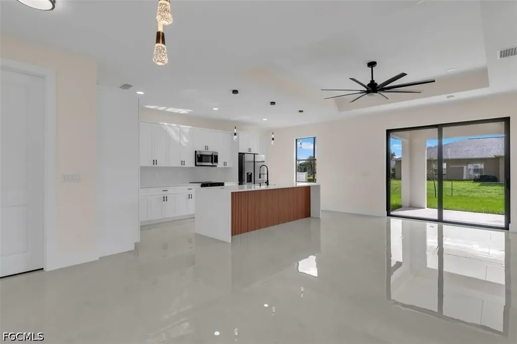 474 NE 2nd Place Cape Coral FL 33909