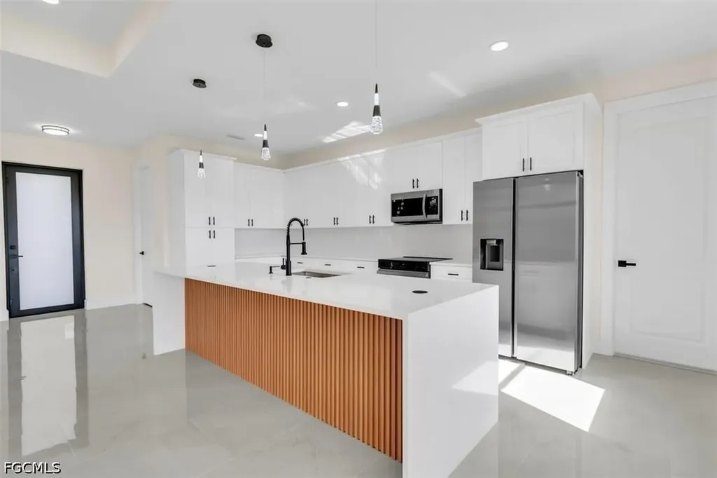 474 NE 2nd Place Cape Coral FL 33909