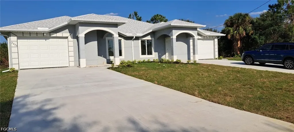 2225/2227 Snead Drive Lehigh Acres FL 33973