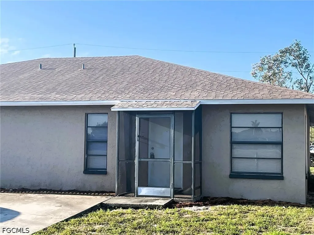 610 SE 10th Street Cape Coral FL 33990