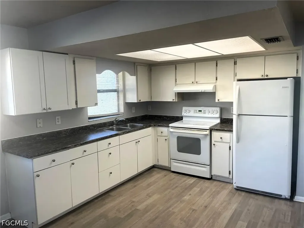 610 SE 10th Street Cape Coral FL 33990