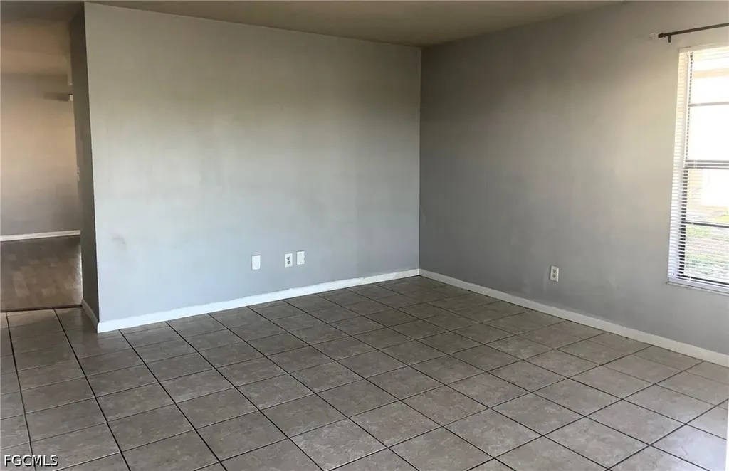 610 SE 10th Street Cape Coral FL 33990