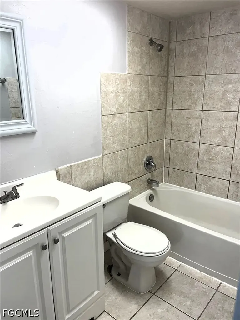 610 SE 10th Street Cape Coral FL 33990