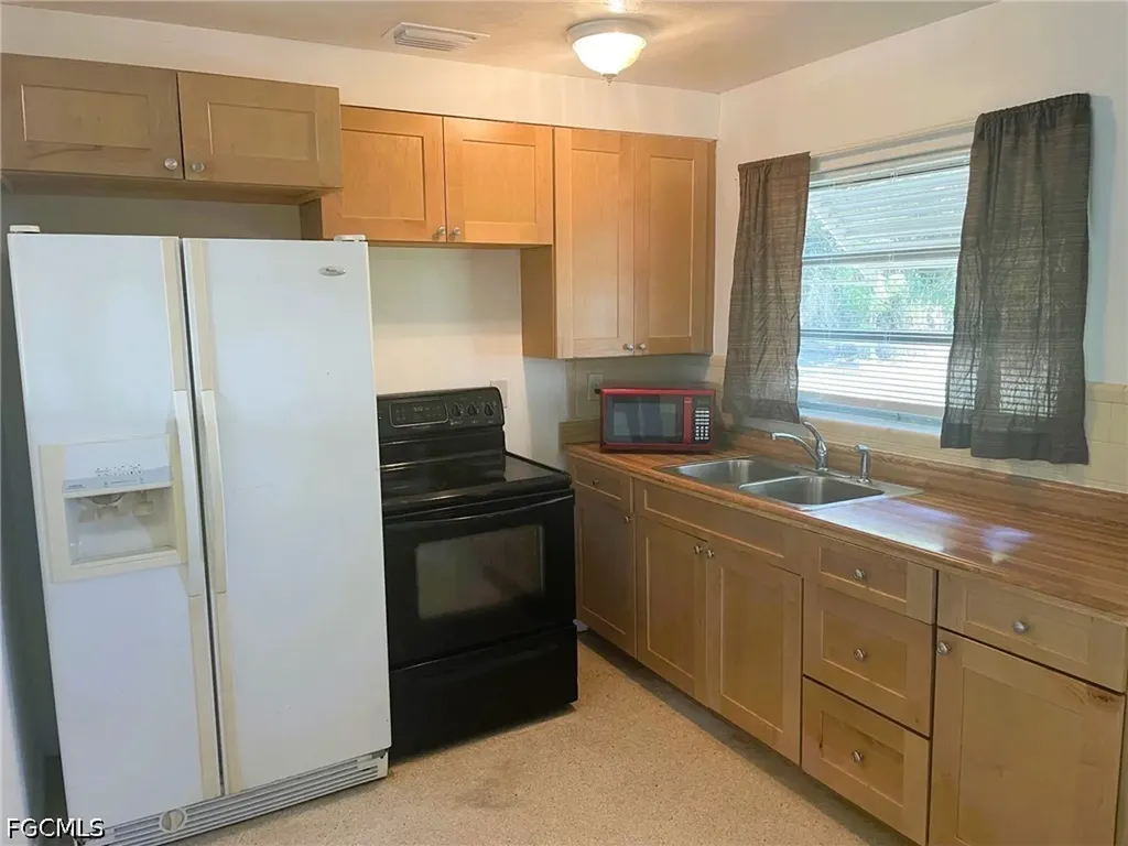 1916 Flamingo Drive North Fort Myers FL 33917