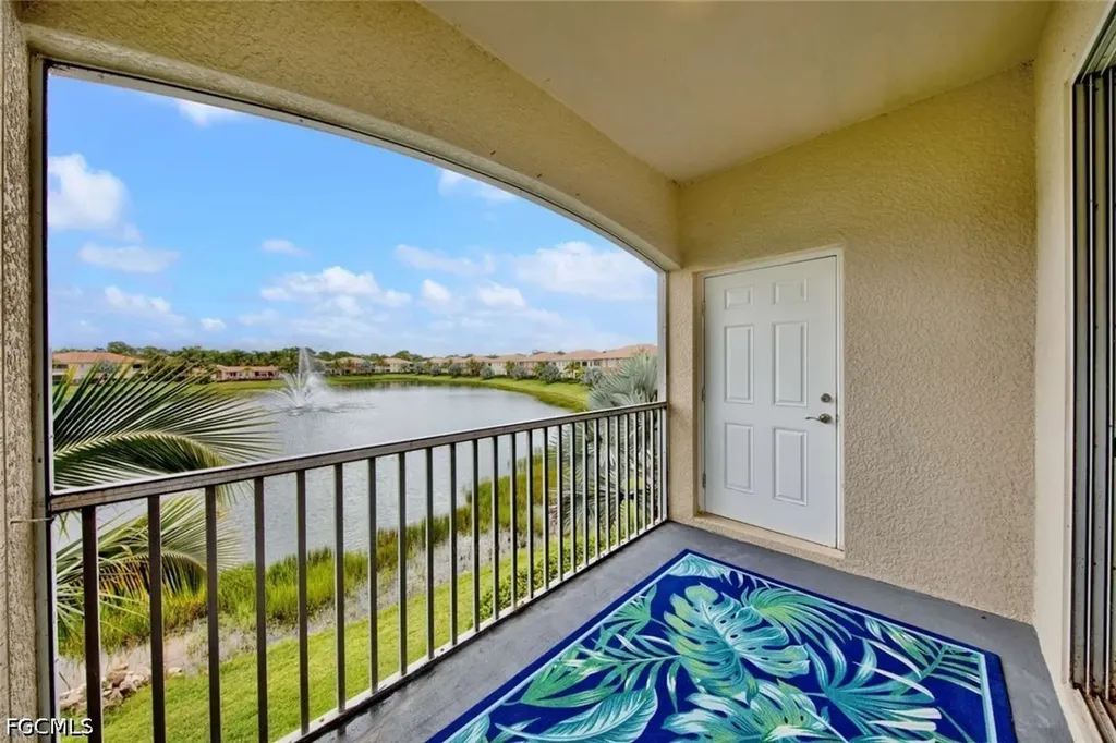 Fort Myers FL, 18244 Creekside Preserve Loop, Unit 201