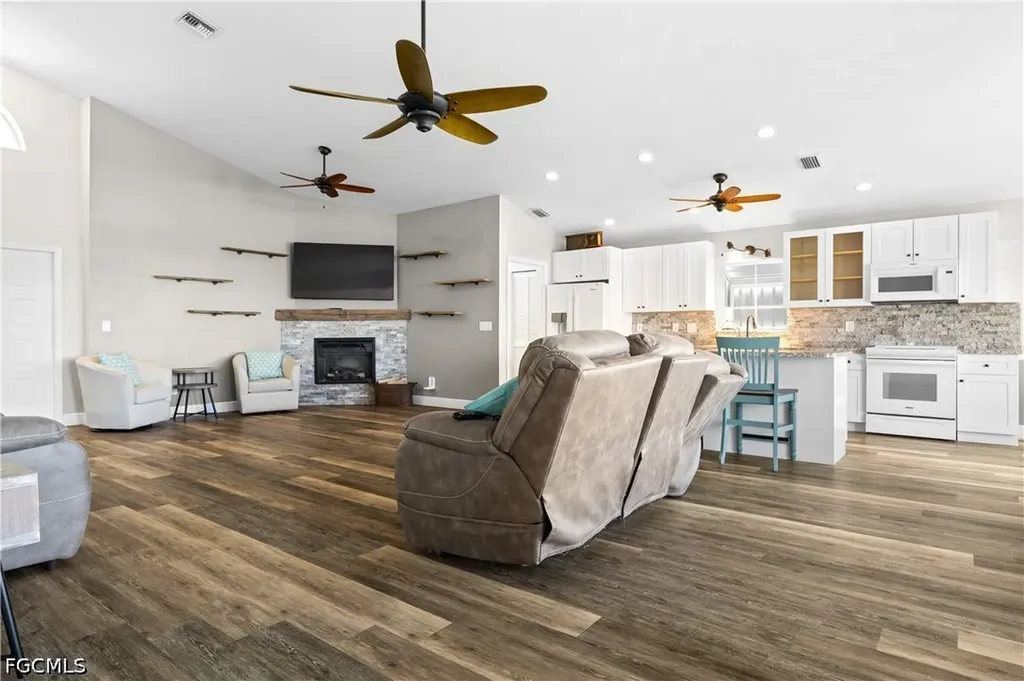 17521 Coconut Palm Court North Fort Myers FL 33917