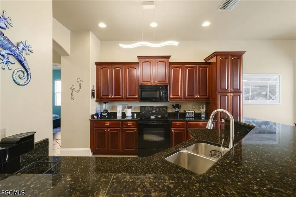 3237 Yucatan Parkway Cape Coral FL 33993