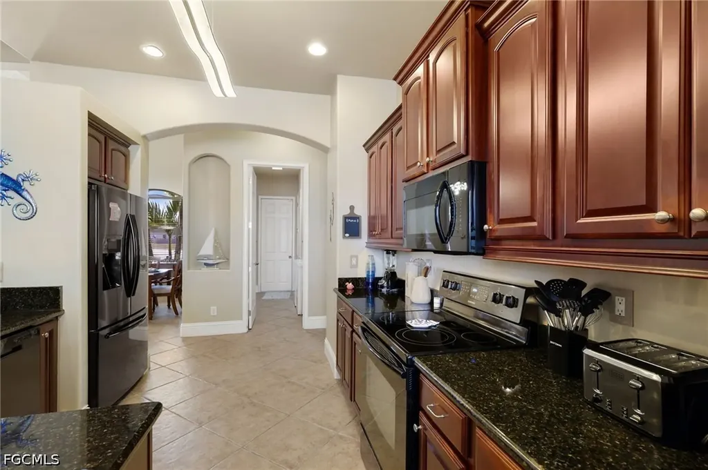 3237 Yucatan Parkway Cape Coral FL 33993