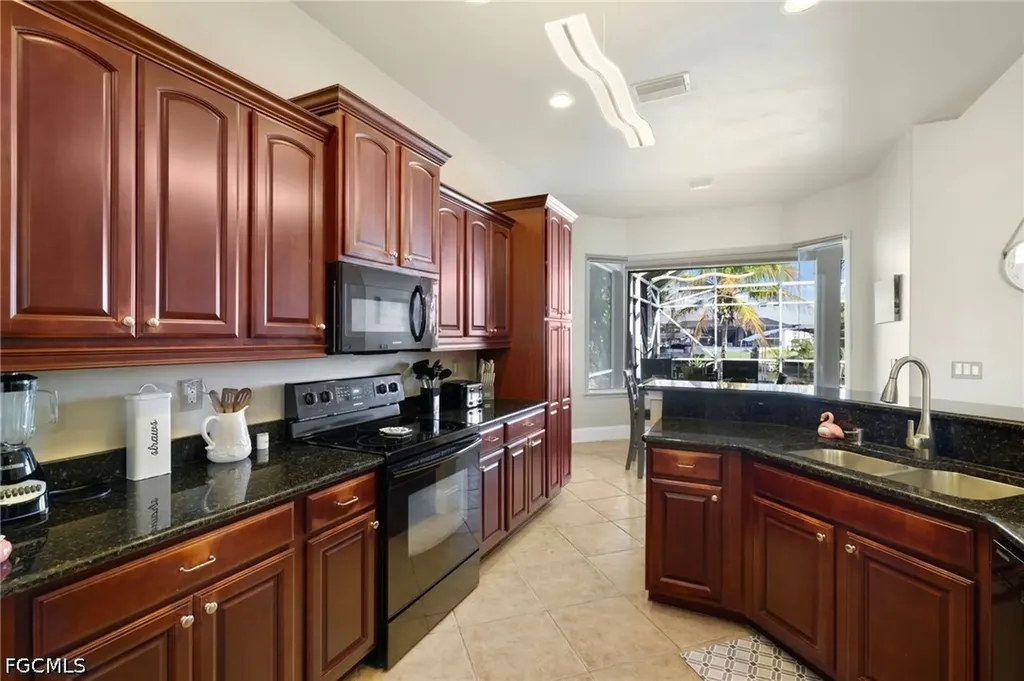 3237 Yucatan Parkway Cape Coral FL 33993