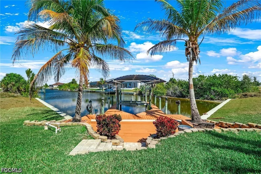 3237 Yucatan Parkway Cape Coral FL 33993