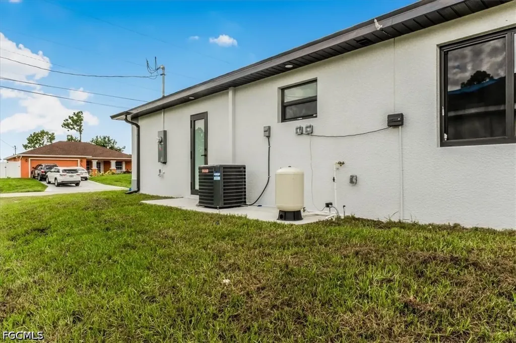 3914 14th Street SW Lehigh Acres FL 33976