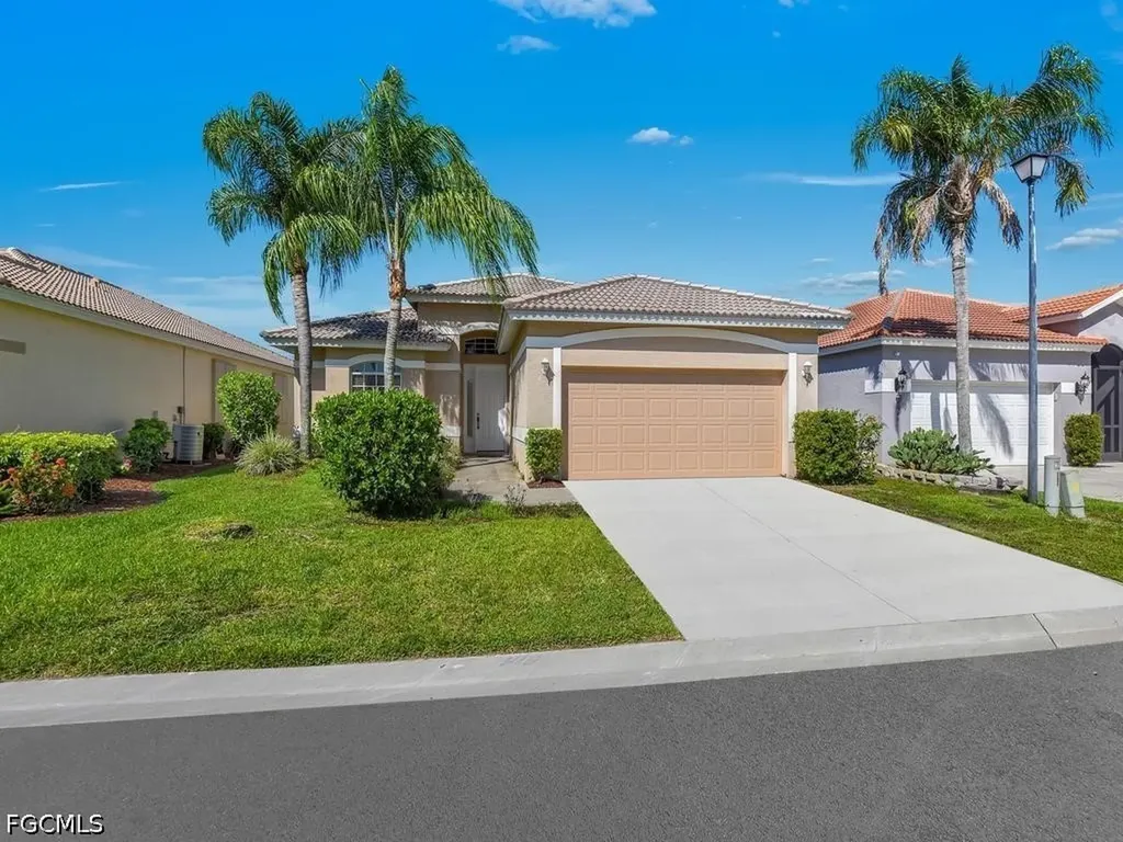 Fort Myers FL, 11204 Lakeland Circle