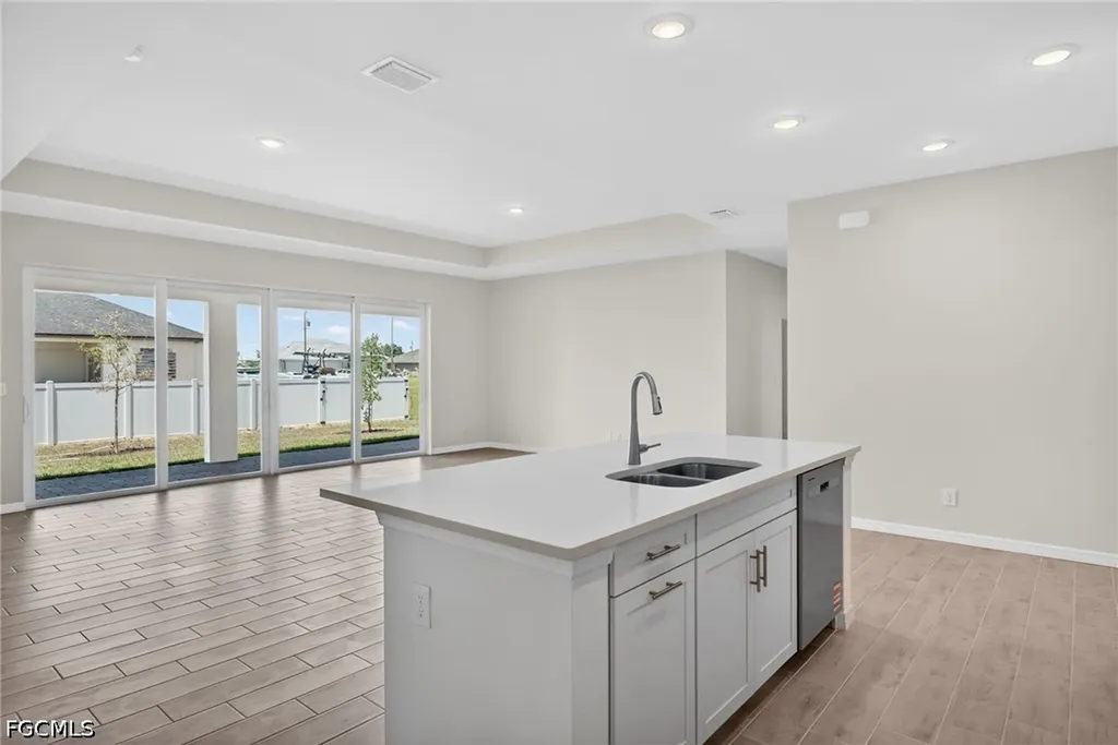 2105 NW 4th Street Cape Coral FL 33993