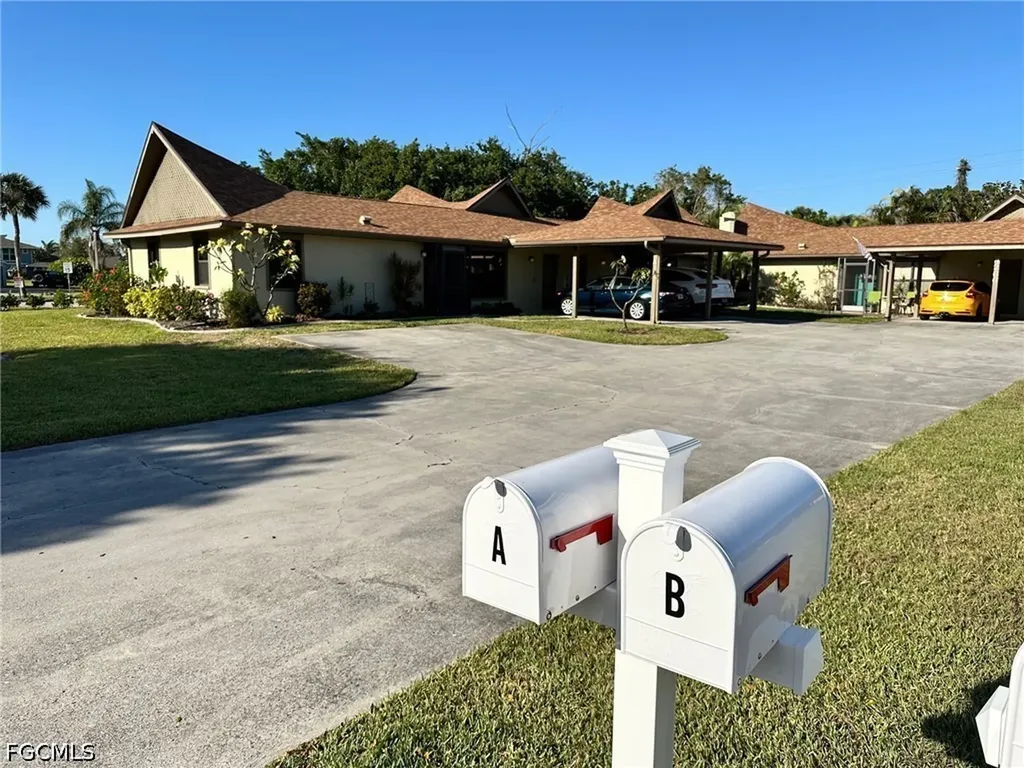 Fort Myers FL, 4266 Island Circle, Unit B