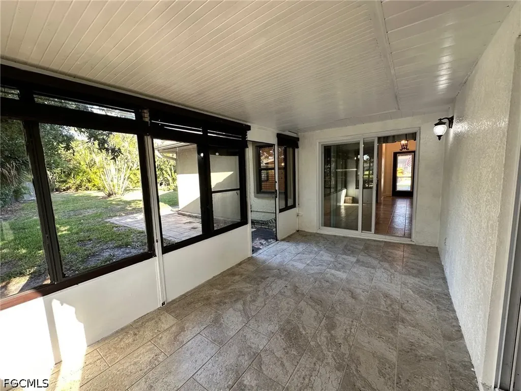 4266 Island Circle Fort Myers FL 33919