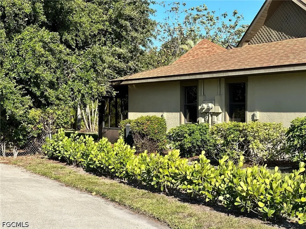 4266 Island Circle Fort Myers FL 33919